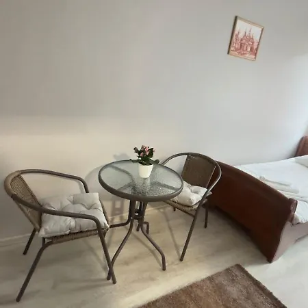 Lion Hill Szálloda *