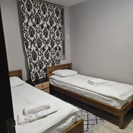 Lion Hill Готель *